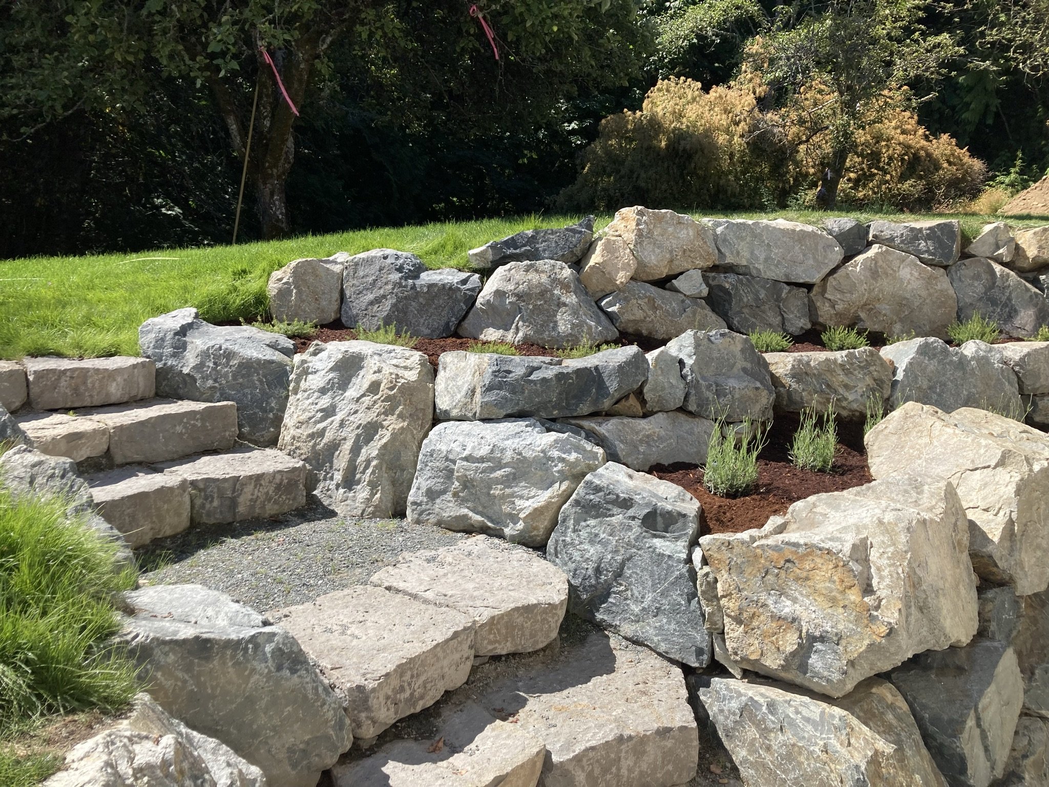 retaining wall installation build victoria bc