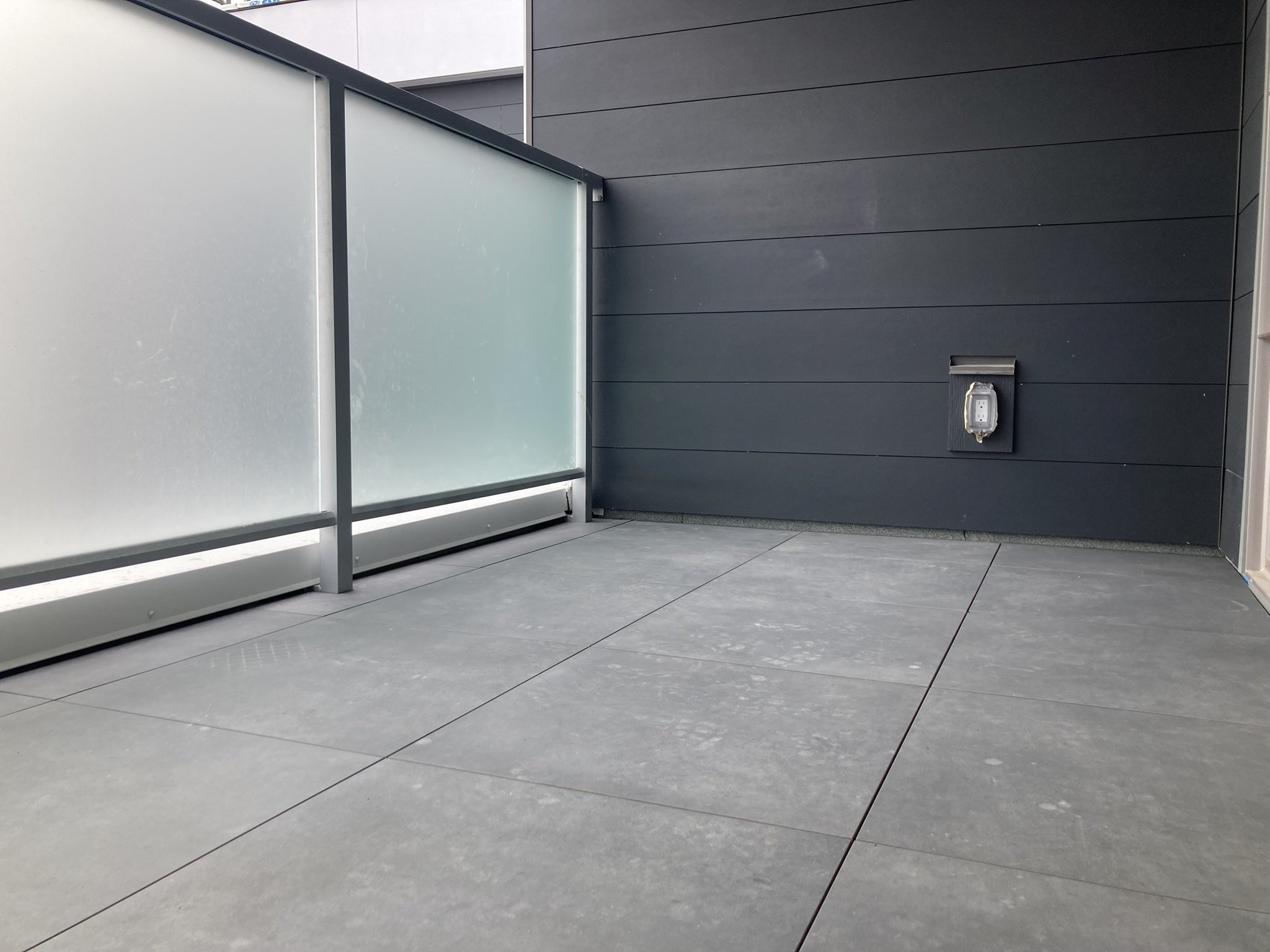 Porcelain paver balcony