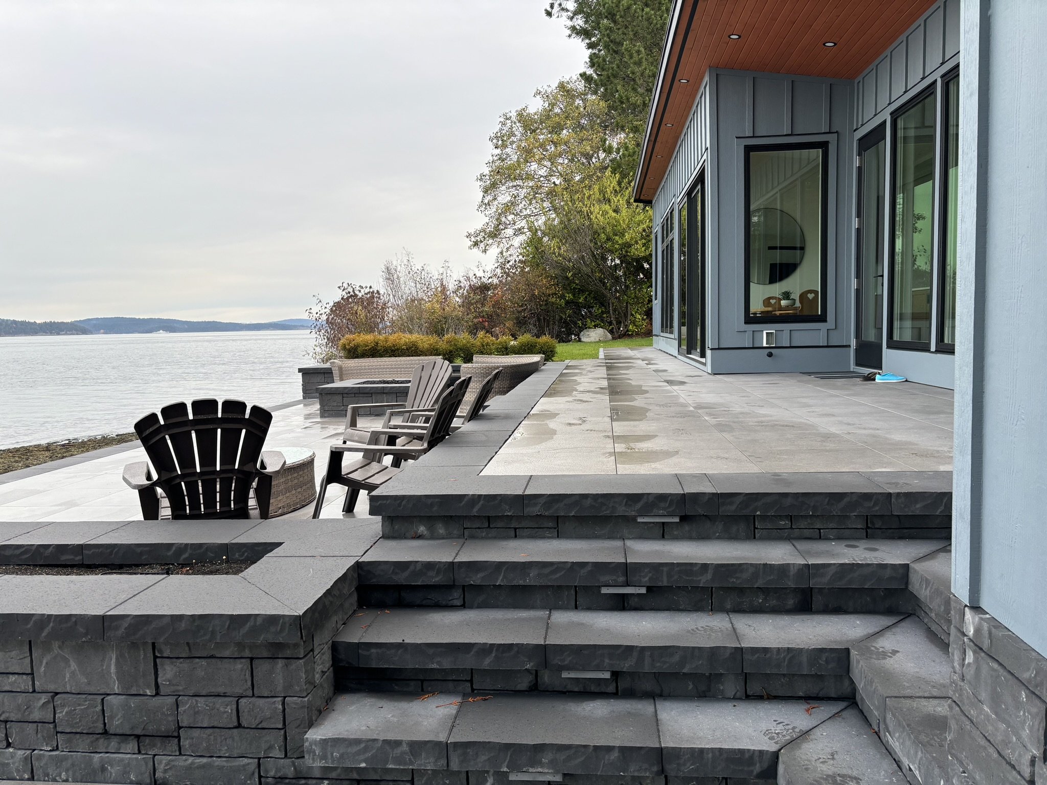 Porcelain paver patio with retaining wall and steps
